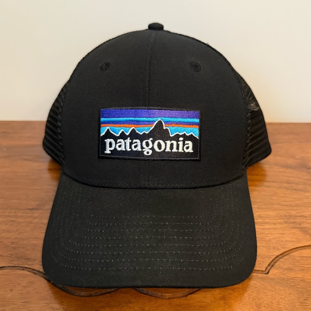 Patagonia P-6 Logo Trucker Hat Black